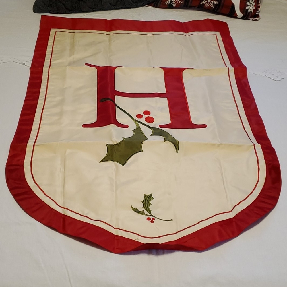 Holiday Monogram H Flag